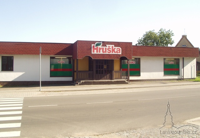 01_Nova prodejna Hruska na Nadrazni ulici.jpg